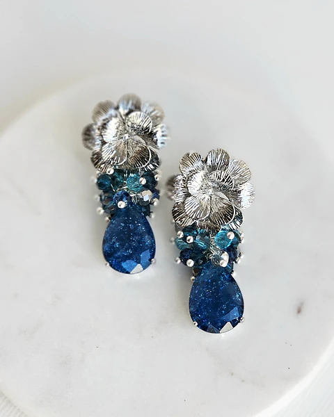 Aros flor con cristal petróleo y racimo