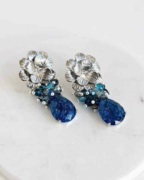 Aros flor con cristal petróleo y racimo