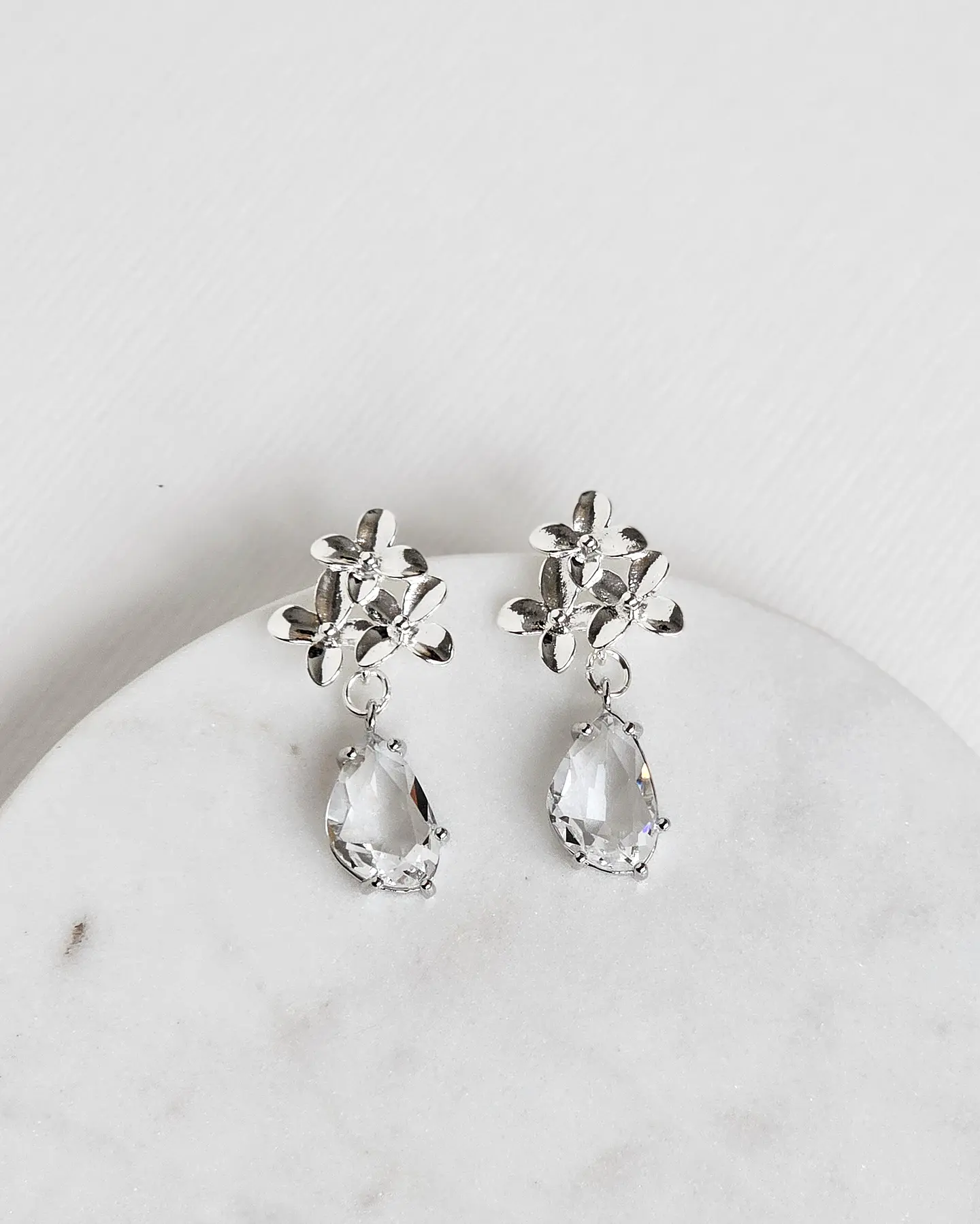 Aros tres flores con cristal irregular 2