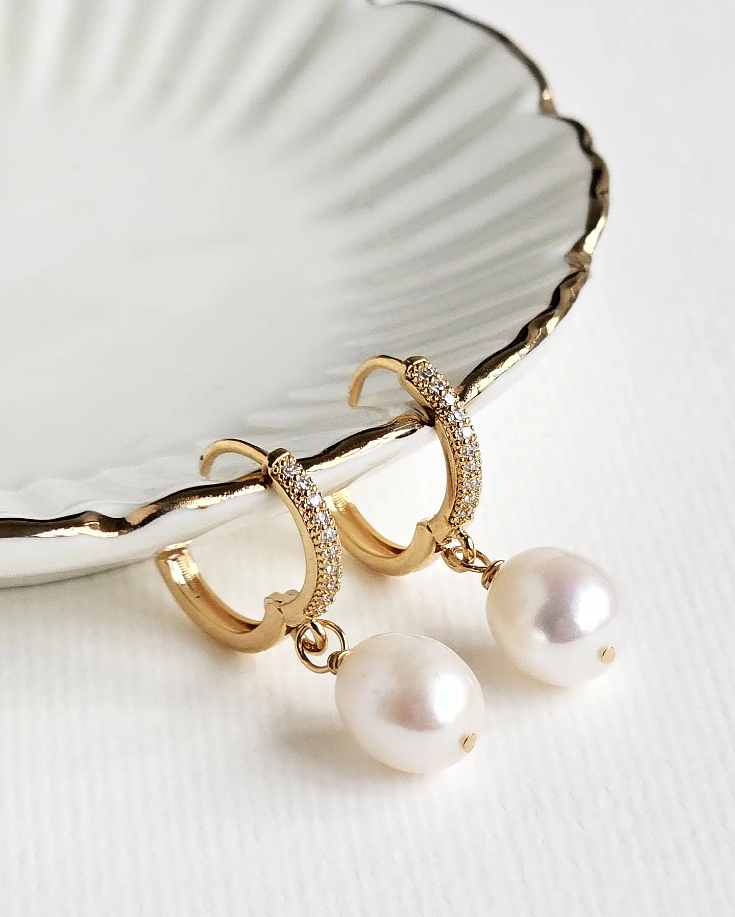 Argolla con perlas naturales 3