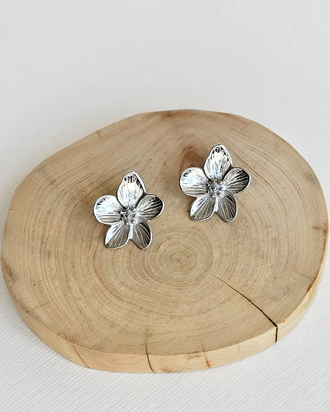 Aros flor plateada mediana