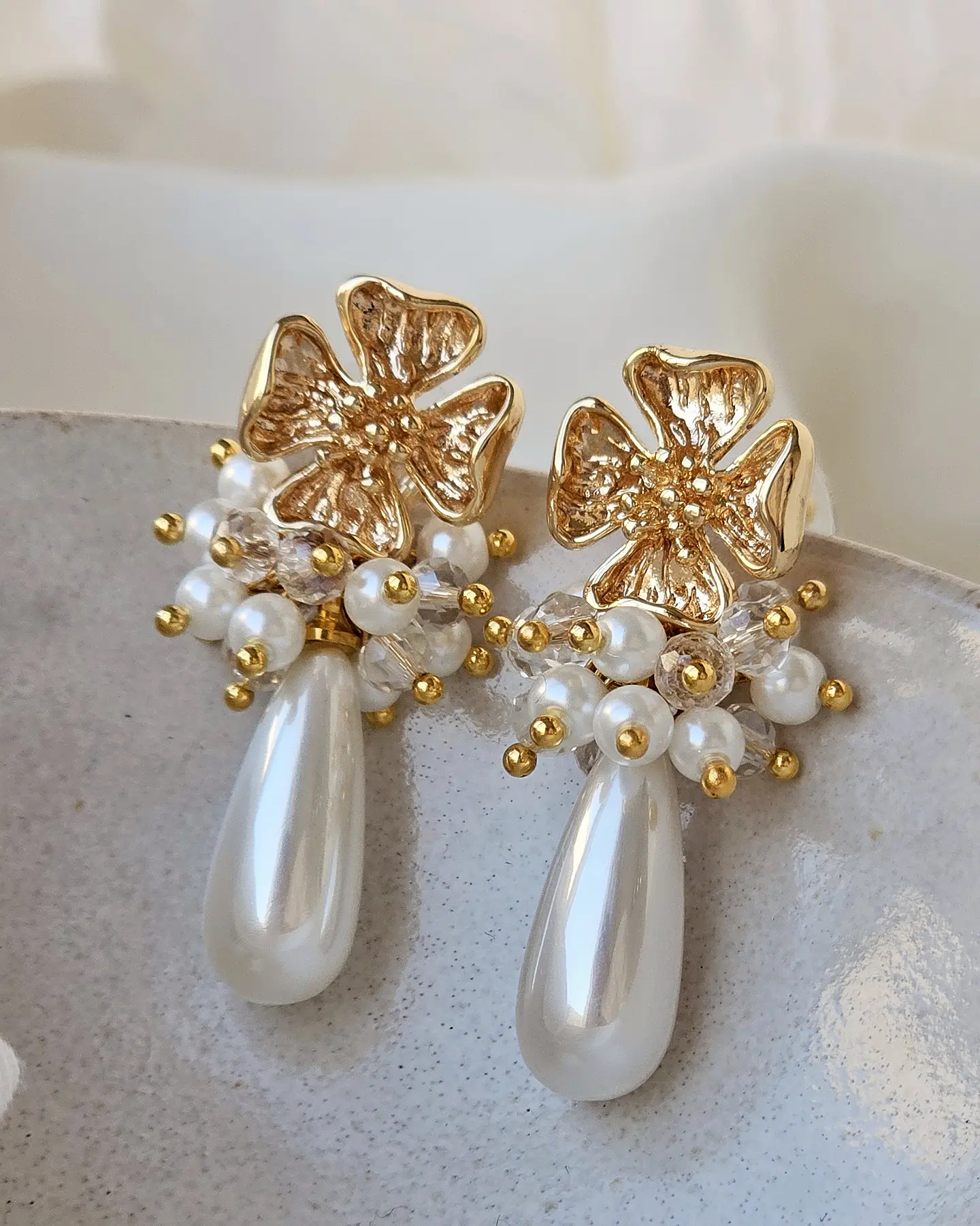 Aros flor con perla alargada y racimo 3