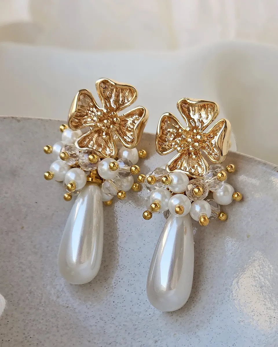 Aros flor con perla alargada y racimo 3