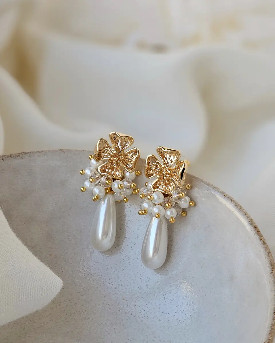 Aros flor con perla alargada y racimo 2