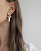 Aros flor con perla alargada y racimo - Miniatura 4