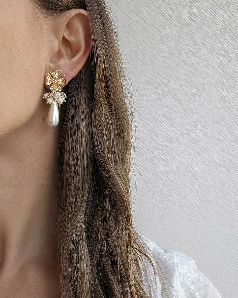 Aros flor con perla alargada y racimo 4
