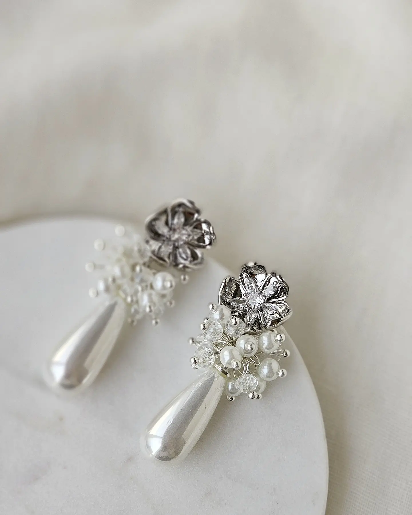 Aros flor con circones, perla alargada y racimo 2