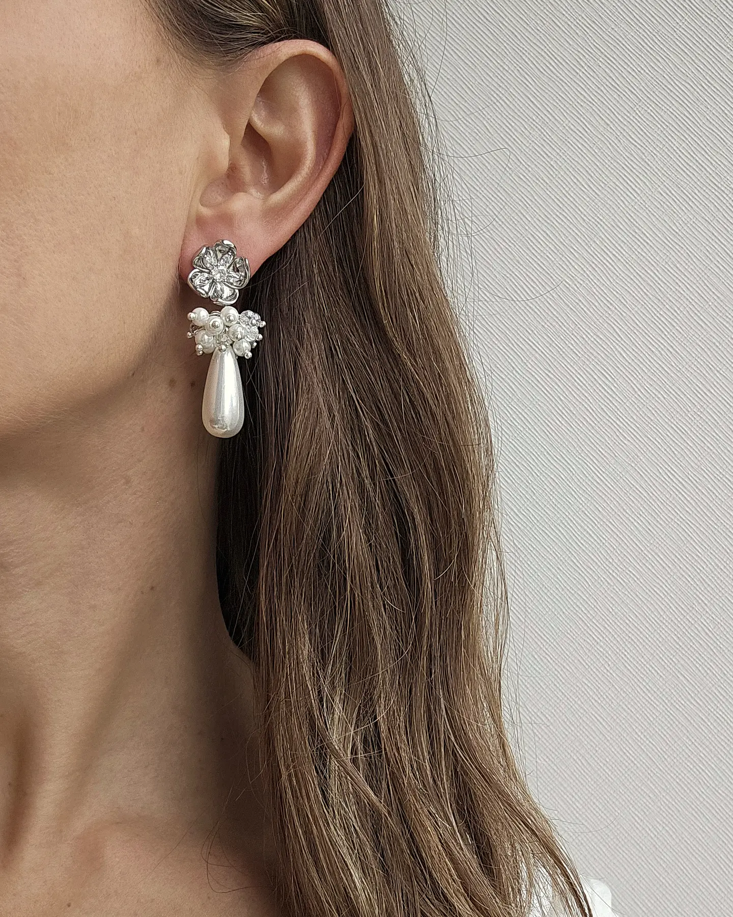 Aros flor con circones, perla alargada y racimo 3