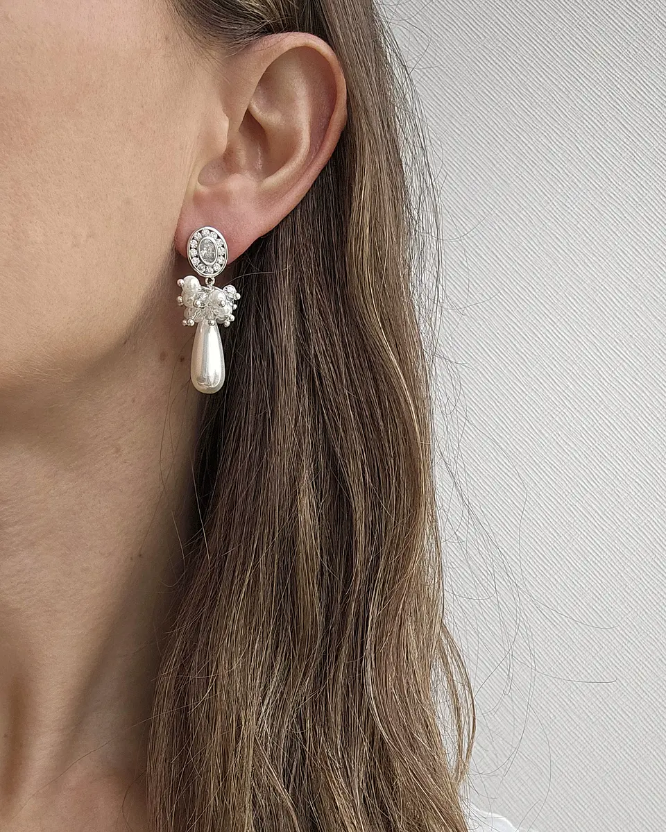 Aros vintage con perla y racimo 3