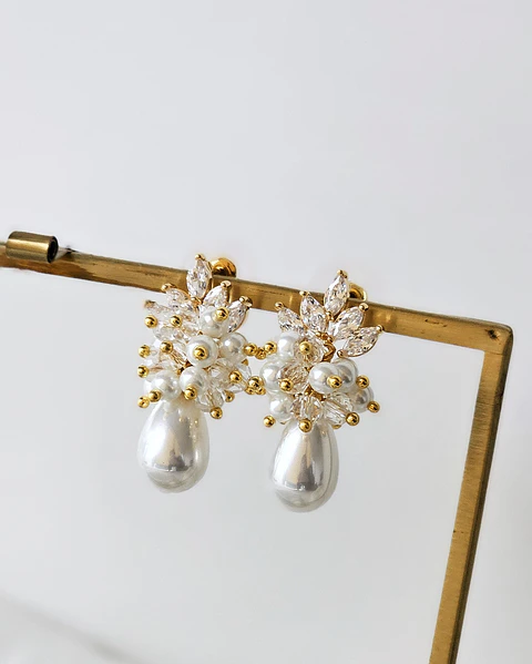 Aros circonita perla chica con racimo dorado