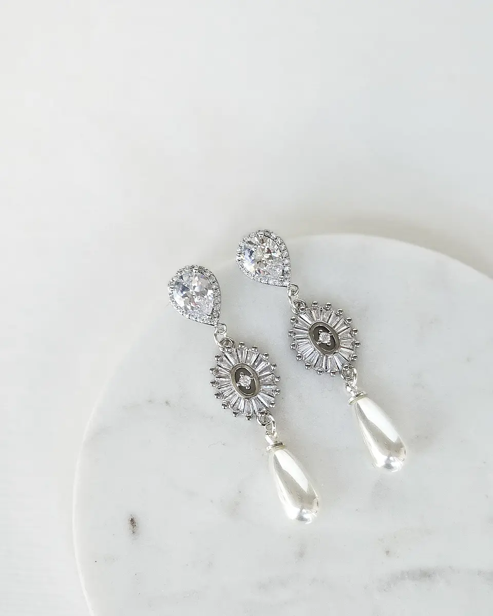 Aros largos con circonita y perla 2
