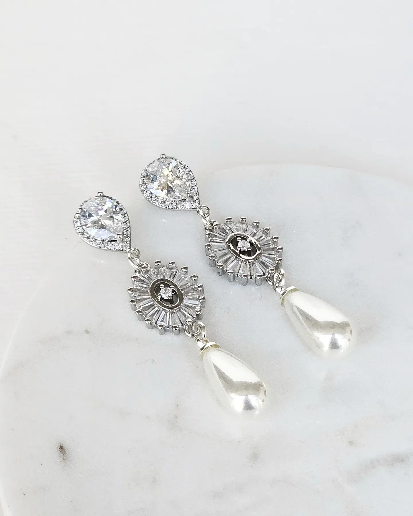 Aros largos con circonita y perla 3