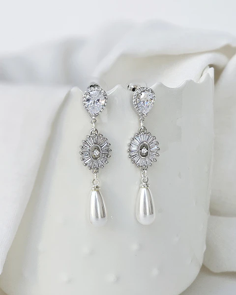 Aros largos con circonita y perla