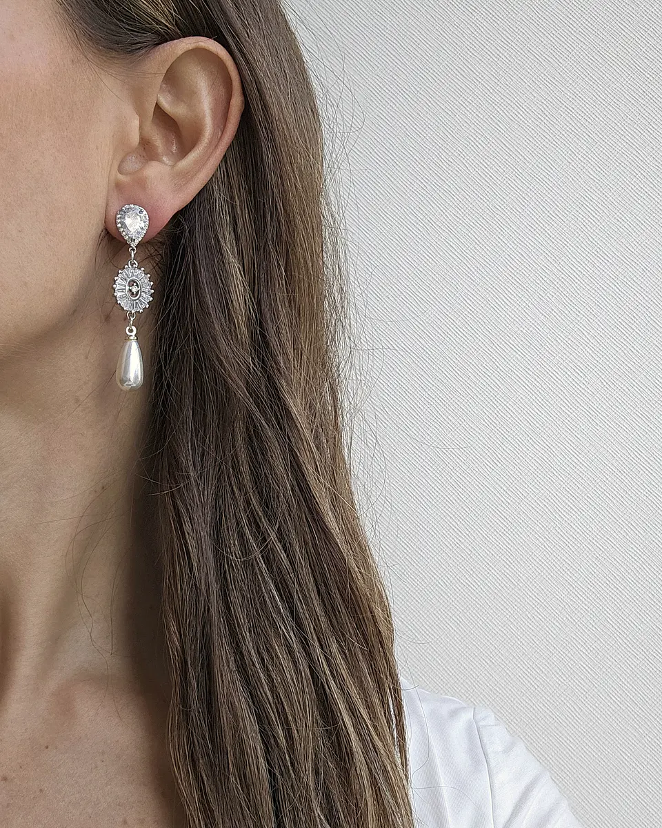 Aros largos con circonita y perla 4