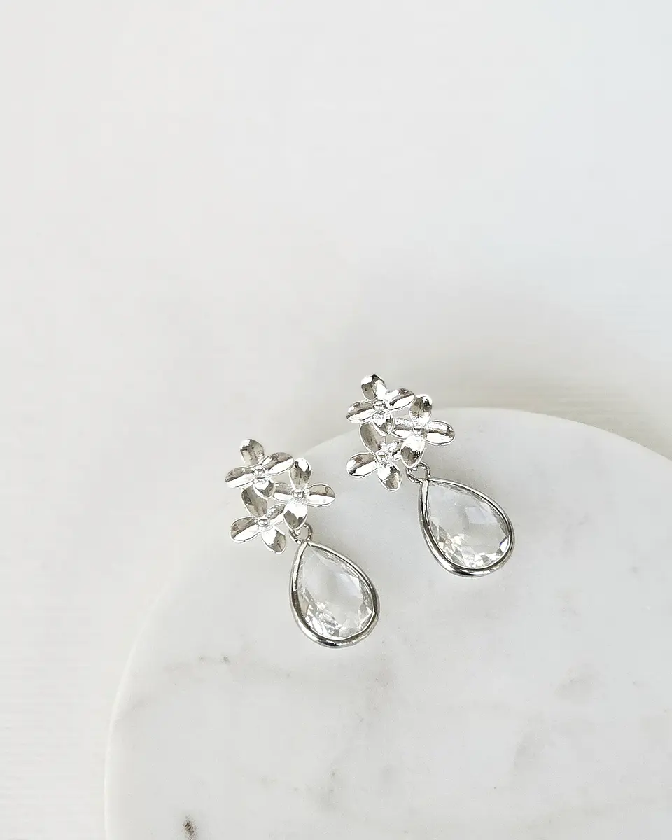 Aros plateados tres flores con cristal 1