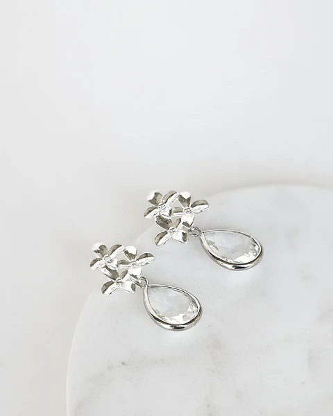 Aros plateados tres flores con cristal