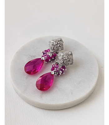 Aros plateados con cristal fucsia y racimo