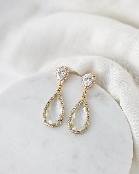 Aros clásicos de circonita y cristal oro
