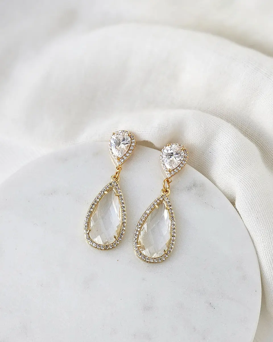 Aros clásicos de circonita y cristal oro 1
