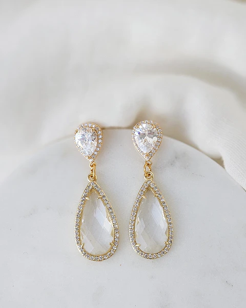 Aros clásicos de circonita y cristal oro