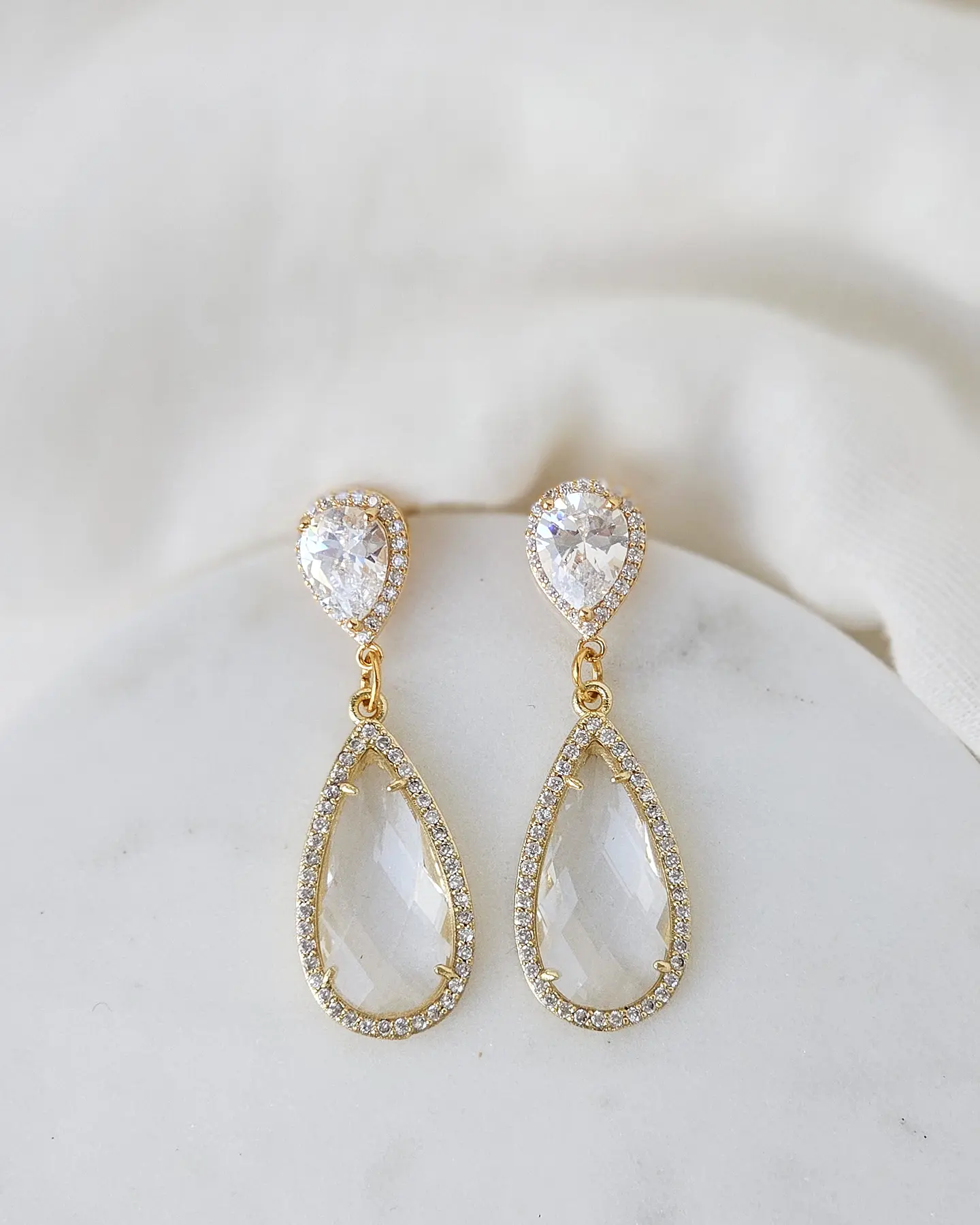 Aros clásicos de circonita y cristal oro 2