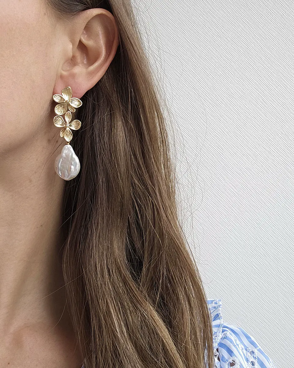 Aros doble flor con perla barroca natural 5