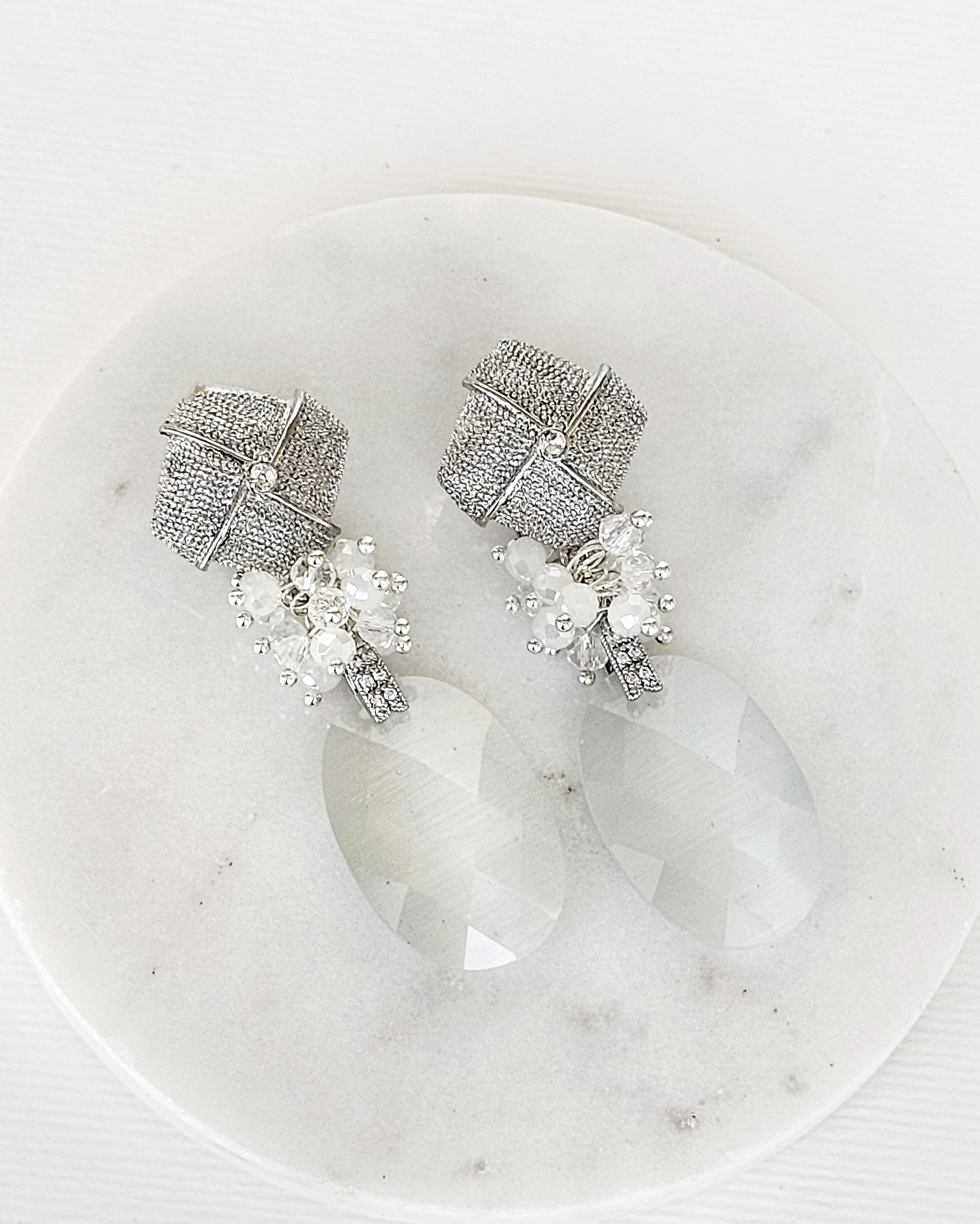 Aros vintage cristal blanco y racimo