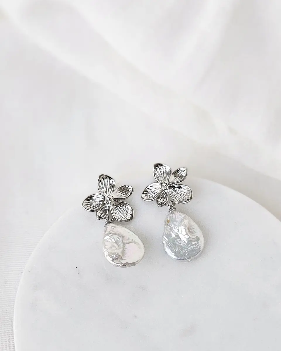Aros flor perla barroca plana 3