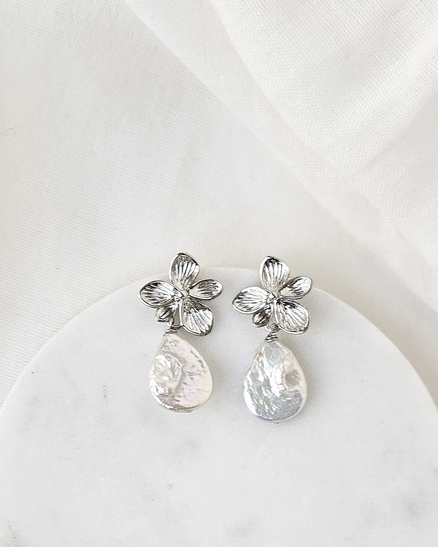 Aros flor perla barroca plana 2