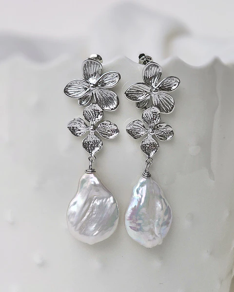 Aros doble flor con perla barroca natural plata