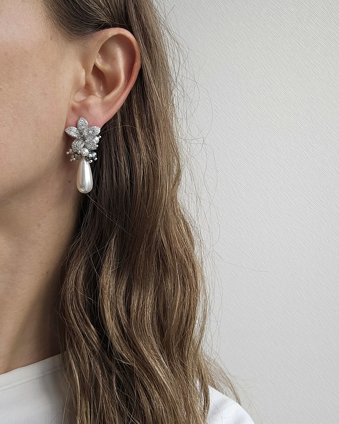 Aros de flor micro circonitas con perla y racimo 3