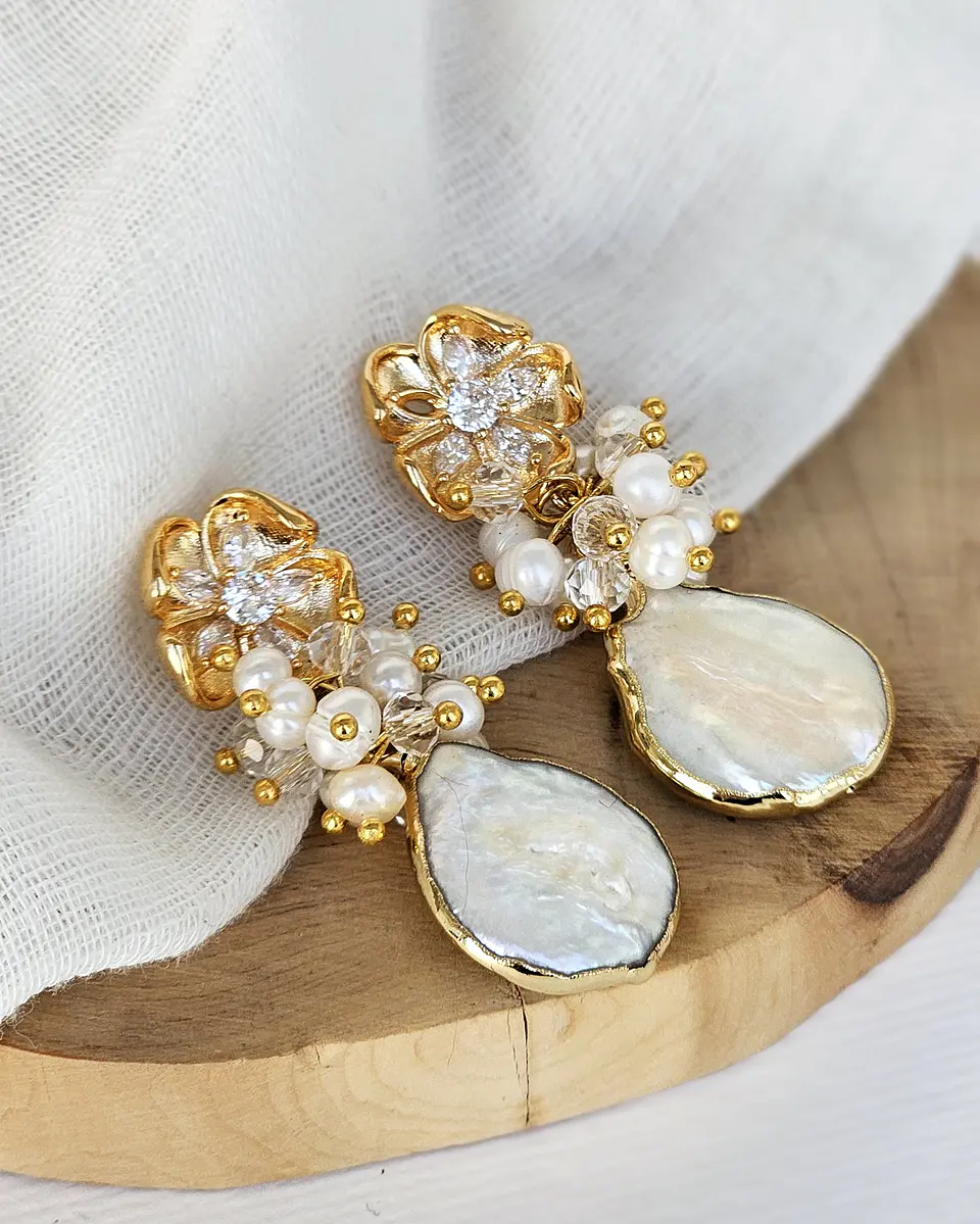 Aros flor con circonita, perla natural barroca y racimo 3