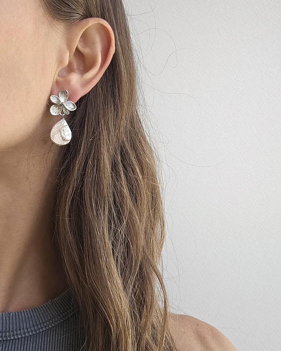 Aros flor perla barroca plana 4