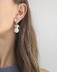 Aros tres flores circonita y perla natural gold - Miniatura 3