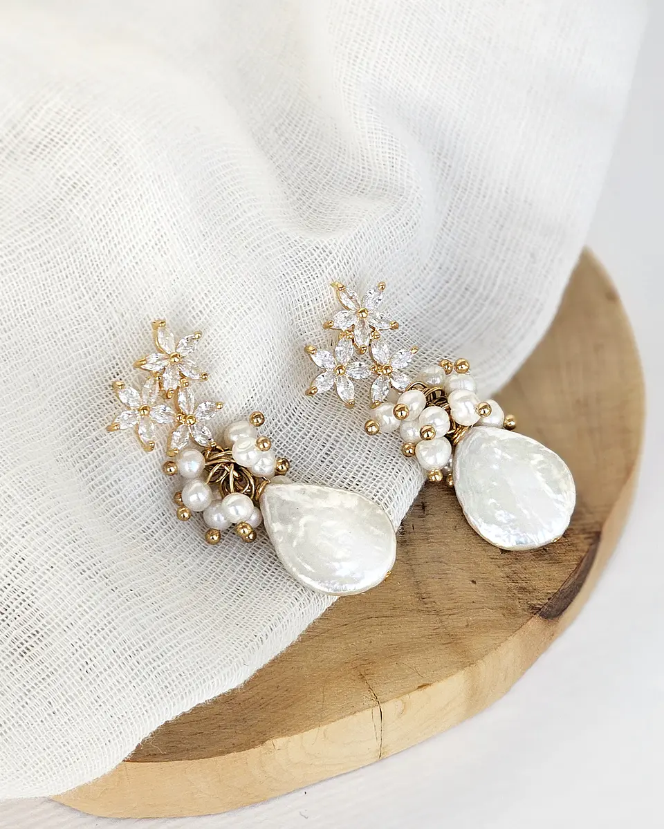 Aros tres flores circonita y perla natural gold 1