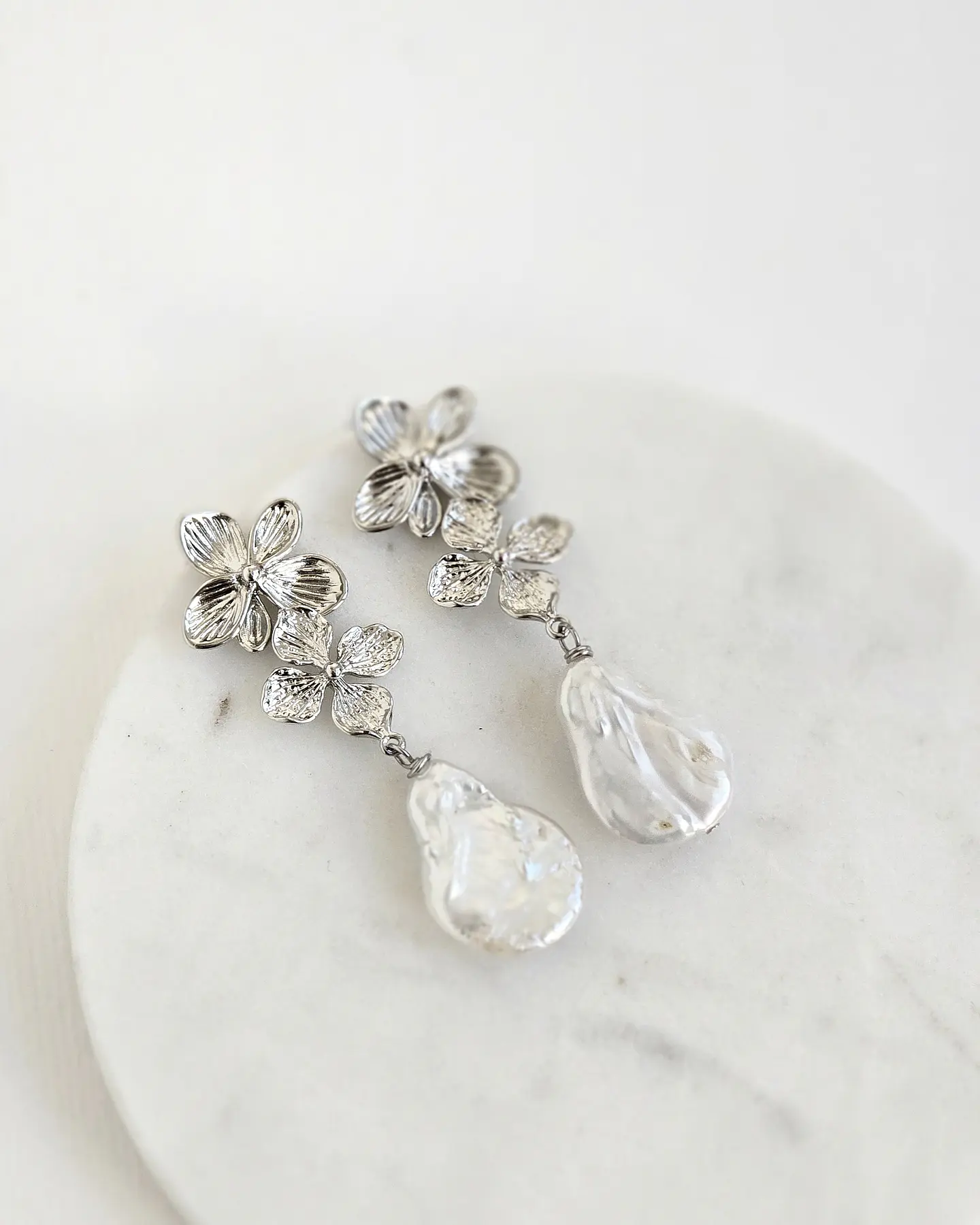 Aros doble flor con perla barroca natural plata 3
