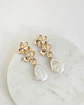 Aros doble flor con perla barroca natural - Miniatura 1