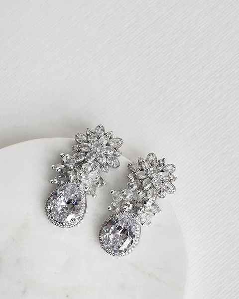 Aros circonita con circón en gota y racimo