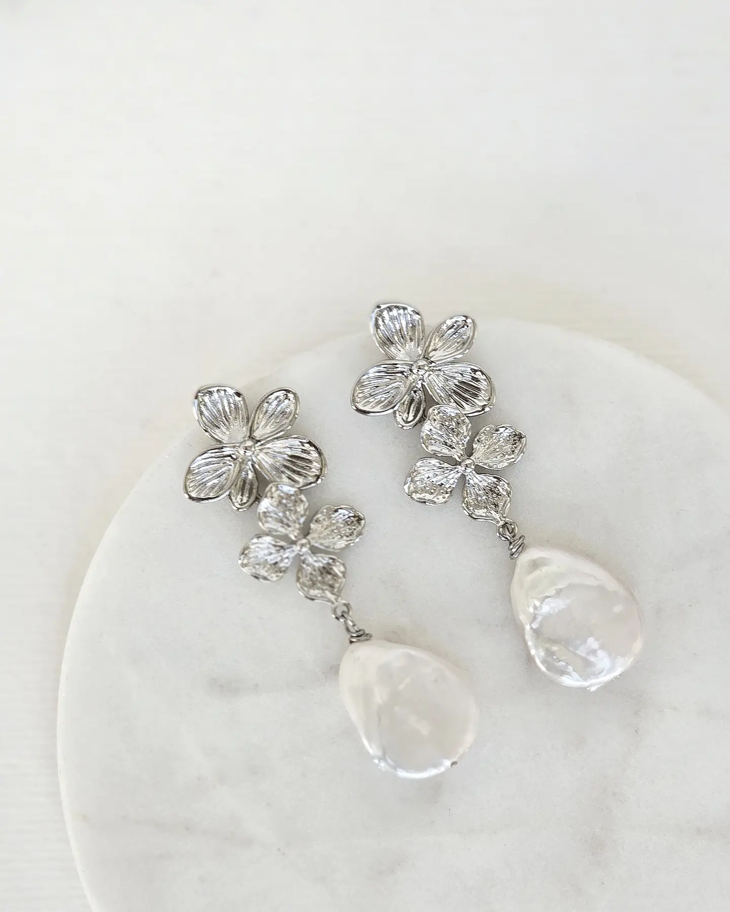 Aros doble flor con perla barroca natural plata 6