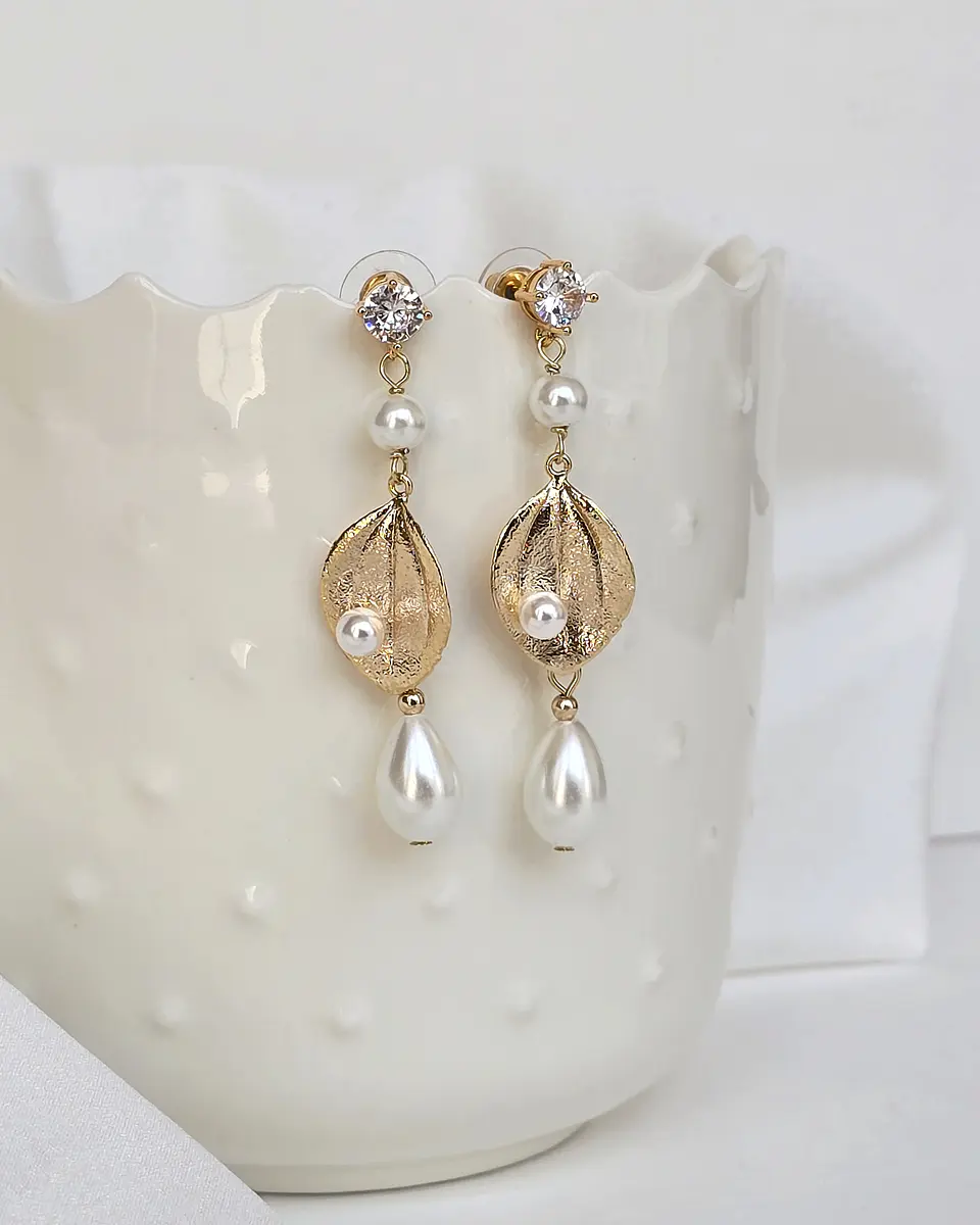 Aros con hoja y perlas largos 1