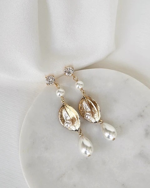 Aros con hoja y perlas largos