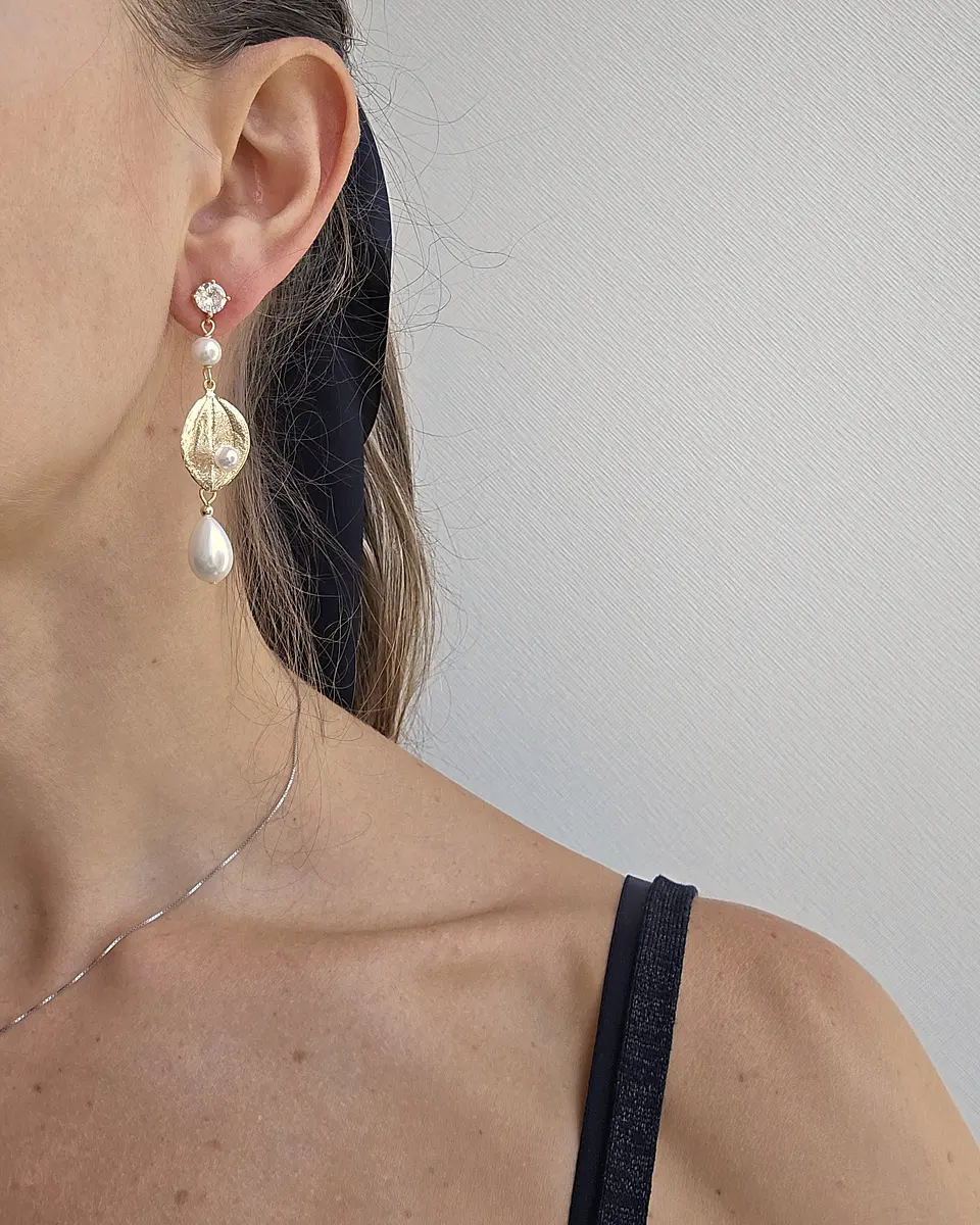 Aros con hoja y perlas largos 3