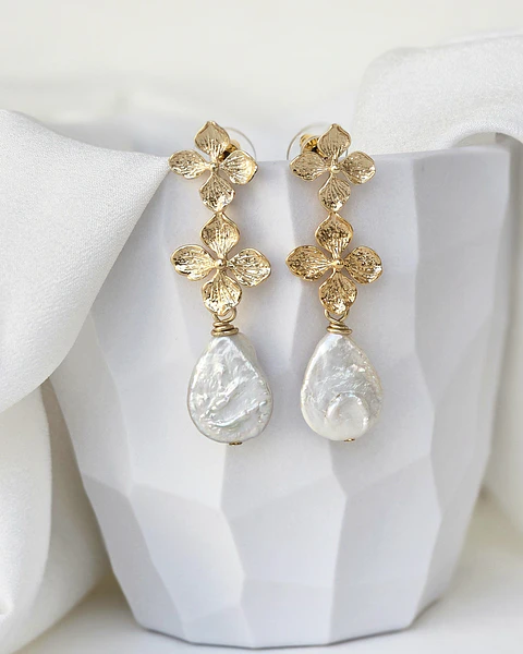 Aros doble flor con perla barroca plana