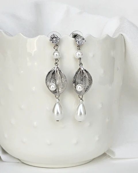 Aros con hoja y perlas largos plata