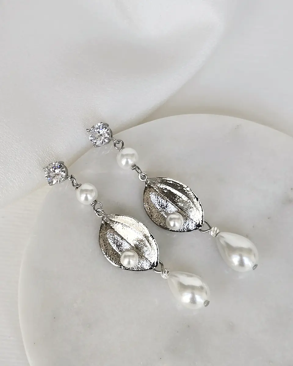 Aros con hoja y perlas largos plata 2