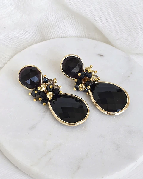 Aros negros con racimo