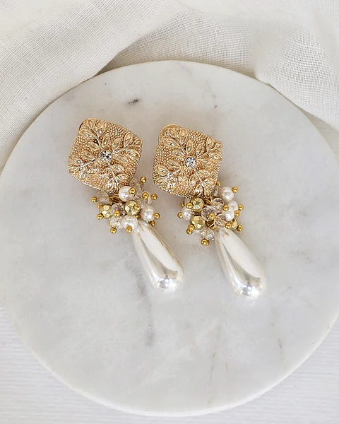 Aros vintage con perla y racimo gold