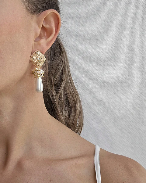Aros vintage con perla y racimo gold