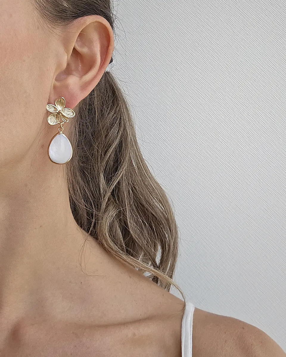Aros de flor con concha perla de agua dulce 3