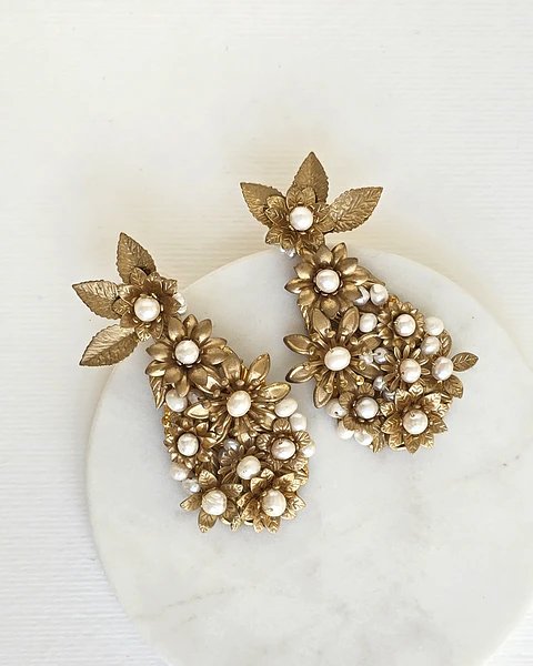 Aros bordados de flores y hojas